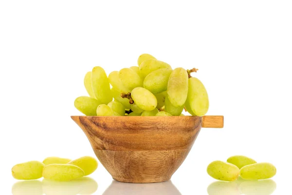 Racimo Uvas Blancas Sin Semillas Una Taza Madera Cerca Aisladas — Foto de Stock