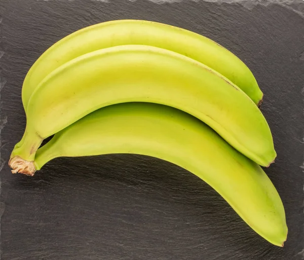 Tři Sladké Žluté Banány Břidlicovém Kameni Zblízka Horní Pohled — Stock fotografie