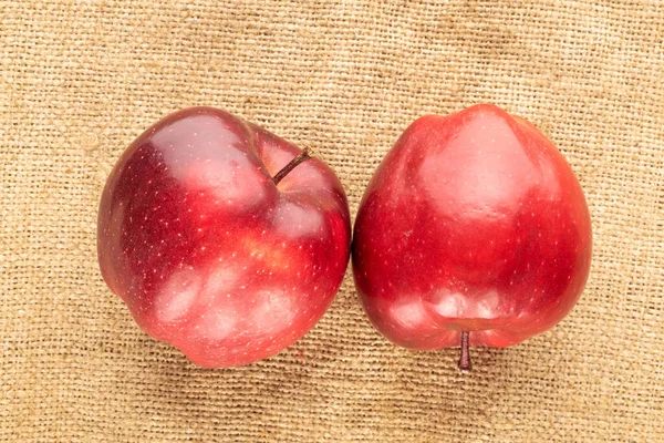 Two Ripe Red Apples Burlap Close Top View — Stock Photo, Image