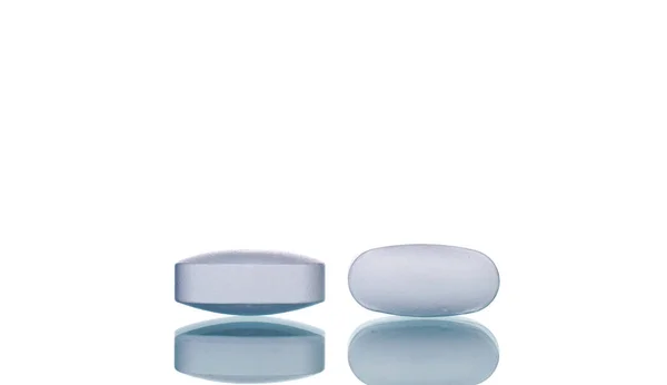 Дві Медичні Таблетки Макро Ізольовані Білому Тлі — стокове фото