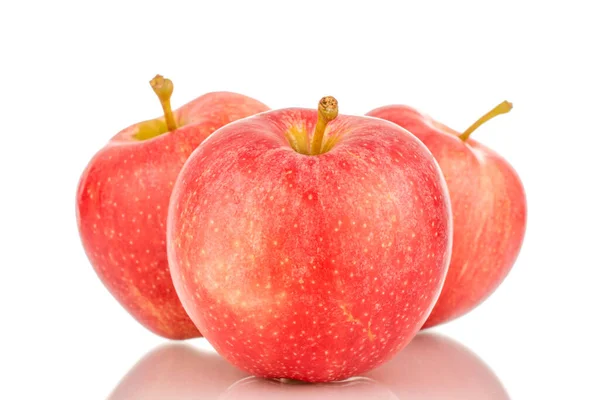 Trois Pommes Rouges Mûres Macro Isolées Sur Fond Blanc — Photo