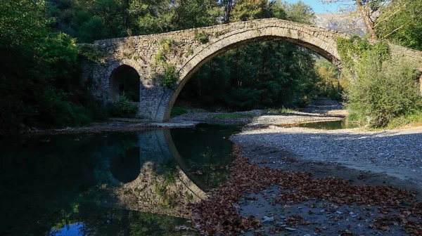Alte Steinbrücke Kaber Aga Fluss Zagoritikos Zagori Epirus Griechenland — Stockfoto