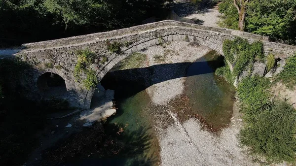 Alte Steinbrücke Kaber Aga Fluss Zagoritikos Drohnenaufnahme Zagori Epirus Griechenland — Stockfoto