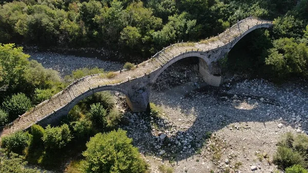 Plakida的旧石桥 无人驾驶飞机视图 Zagori Ioannina Epirus — 图库照片