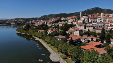 Kastoria şehri, Doltso bölgesi, Orestiada Gölü, hava aracı manzarası, Makedonya ve Yunanistan