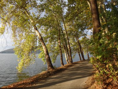 Kastoria City, Makedonya ve Yunanistan 'daki Orestiada Gölü göl yolu