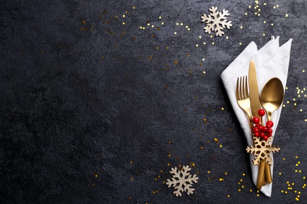 Christmas New Year Table Setting Golden Cutlery Black Stone Table — Stock Photo, Image