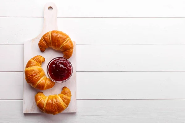 Traditional French Croissant Strawberry Jam White Wooden Table Tasty Breakfast — Stockfoto