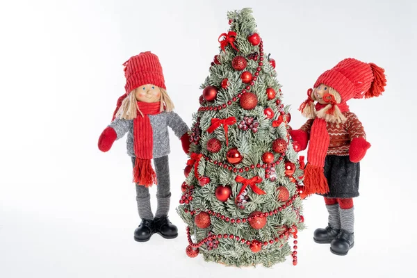 Panenka Dívka Chlapec Vánočním Stromečkem Jsou Saních — Stock fotografie