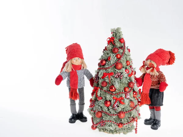 Panenka Dívka Chlapec Vánočním Stromečkem Jsou Saních — Stock fotografie
