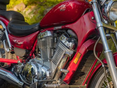 Finlandiya. Turku. 3 Temmuz 2021 Motosikletinin doğası gereği. Motosikletlilerin yaz toplantısı konsepti..