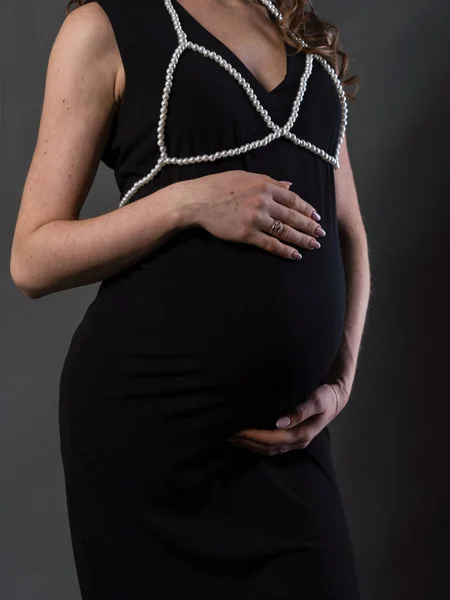 Photo Pregnant Woman Face Fashionable Pregnant Mom Hugs Her Belly — Stock Photo, Image