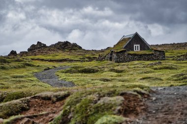 İskoçya 'daki F35 Kjlur üzerinde Hveravellir' deki geleneksel İzlanda çim evi