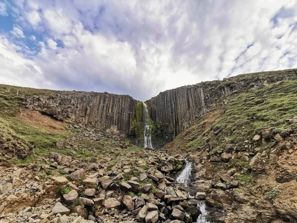 Piccola Cascata Colonne Basalto Ghiandaia — Foto Stock