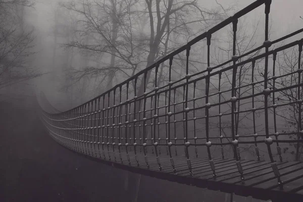 Veduta Ponte Sospeso Nella Nebbia — Foto Stock
