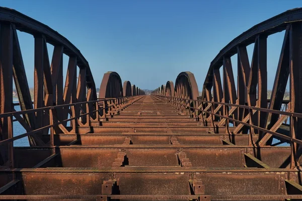 Starý Rezavý Ocelový Železniční Most Oblouky Doemitském Německu — Stock fotografie