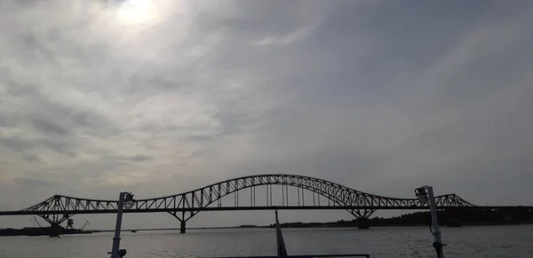 Wielki Most Przez Wielką Rzekę — Zdjęcie stockowe
