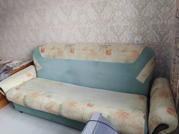 Stara Sofa Świetna Rzecz — Zdjęcie stockowe