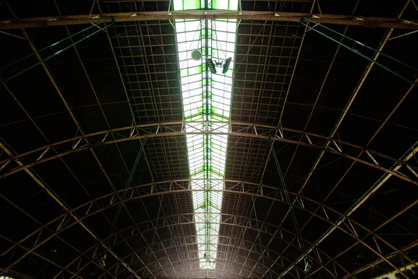 Estrutura Telhado Forma Cúpula Feita Aço Telhado Verde Translúcido — Fotografia de Stock