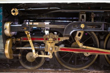 Kapalı Tekerlekler ve eski buharlı lokomotifin sürücü aygıtı