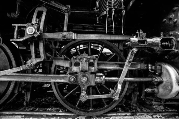Ασπρόμαυρο Closeup Τροχοί Και Συσκευή Κίνησης Της Παλιάς Ατμομηχανής — Φωτογραφία Αρχείου