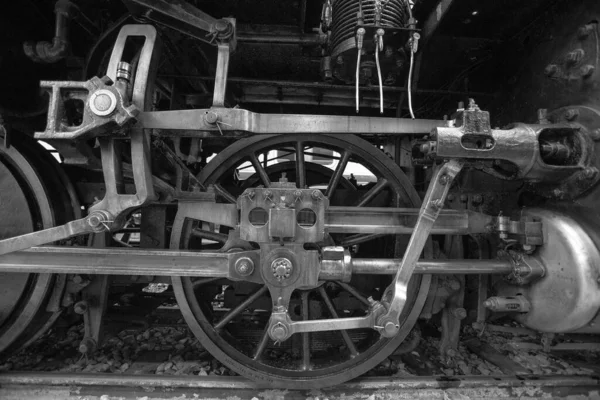 Ασπρόμαυρο Closeup Τροχοί Και Συσκευή Κίνησης Της Παλιάς Ατμομηχανής — Φωτογραφία Αρχείου