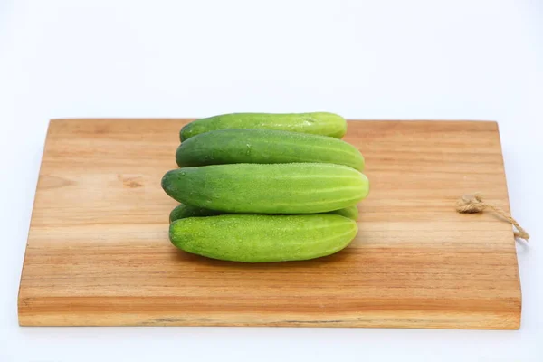 Closeup Fresh Cucumbers Wooden Cutting Board Isolated White Background — Zdjęcie stockowe