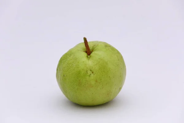 Closeup Guava Gyümölcs Elszigetelt Fehér Alapon — Stock Fotó