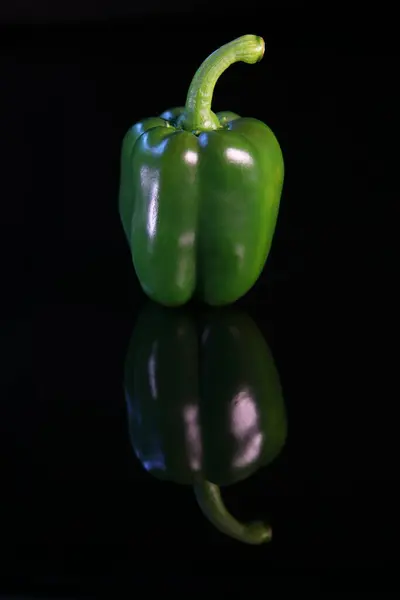 Sweet Green Paprika Isolated Dark Background Reflex — Stock Photo, Image