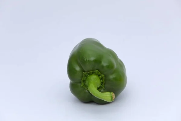 Zoete Groene Paprika Geïsoleerd Witte Achtergrond — Stockfoto