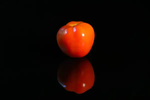Fresh Red Tomato Dark Background Reflex — Stock Photo, Image