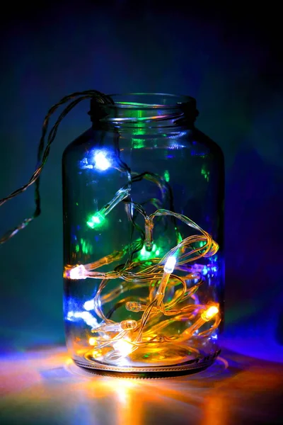 Cam Kavanozdaki Renkli Peri Işığı, Karanlıkta, Alçak Anahtarlı Fotoğrafçılık