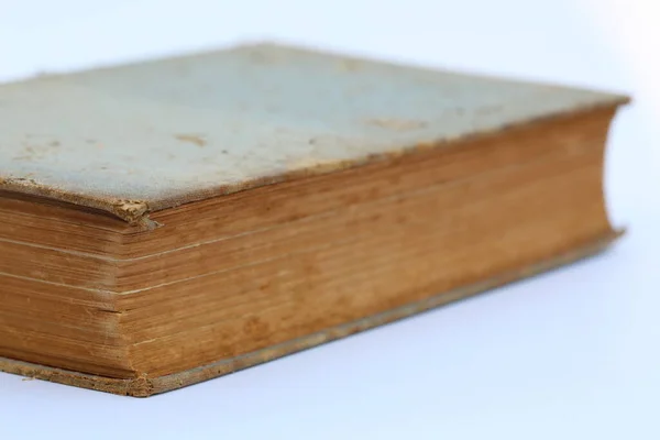 Altes Buch Auf Weißem Hintergrund — Stockfoto