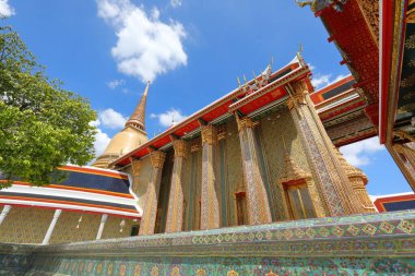 Tayland mimarisi ve güzel Tayland motifleri Ratchabophit Sathitmahasimaram Ratchaworawihan tapınağında