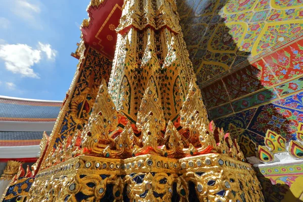 Thailändische Motive Und Wunderschöne Thailändische Architektur Wat Ratchabophit Sathit Maha — Stockfoto