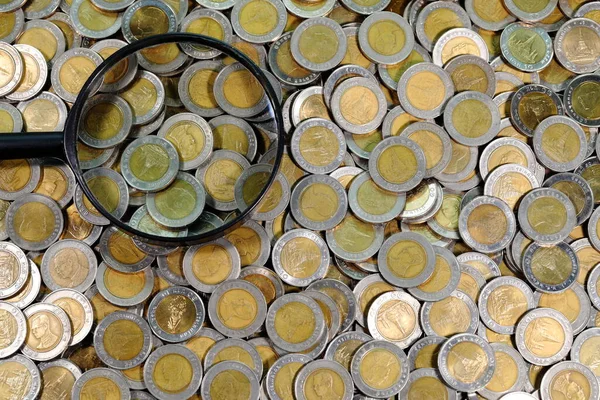 Thailand Ten Baht Coin Look Magnifying Glass View — стоковое фото