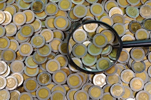 Thailand Ten Baht Coin Look Magnifying Glass View — 图库照片