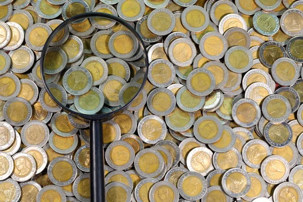 Thailand Ten Baht Coin Look Magnifying Glass View — стоковое фото