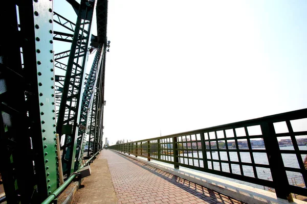 Beautiful Old Green Bridge Steel Structures — стоковое фото