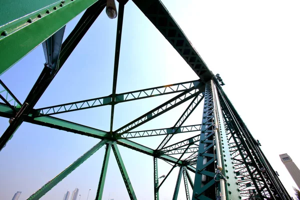 Гарний Старий Зелений Міст Сталевими Конструкціями — стокове фото