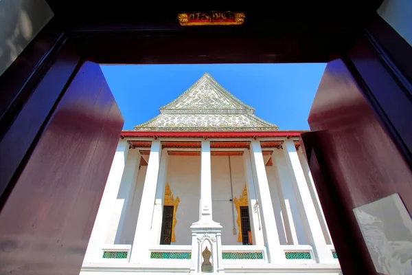 Buddhist Temple Wat Thepthidaram Worrisa View Door Bangkok Thailand — Zdjęcie stockowe