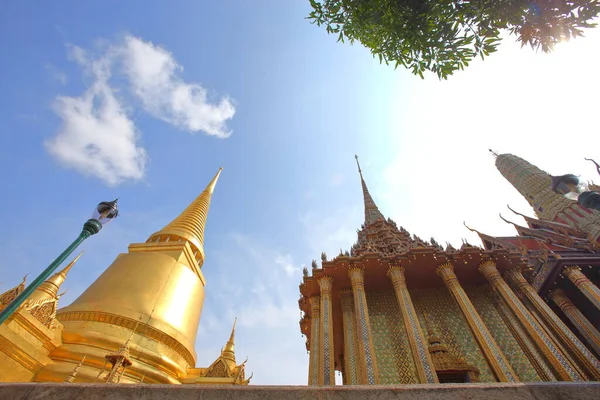 Mrówki Oczy Widok Phra Rattana Chedi Phra Mondop Architektury Wat — Zdjęcie stockowe