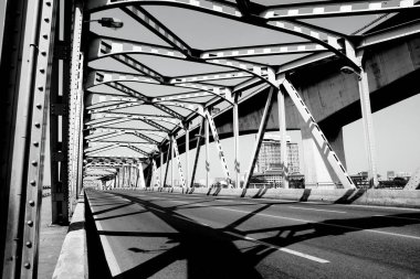Yapısal çelik köprü, Chao Phraya nehri üzerindeki Bangkok Köprüsü.