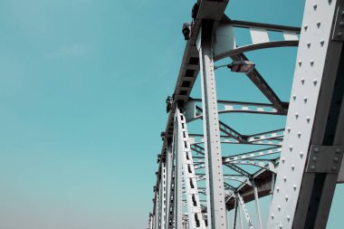 Yapısal çelik köprü, Chao Phraya nehri üzerindeki Bangkok Köprüsü.