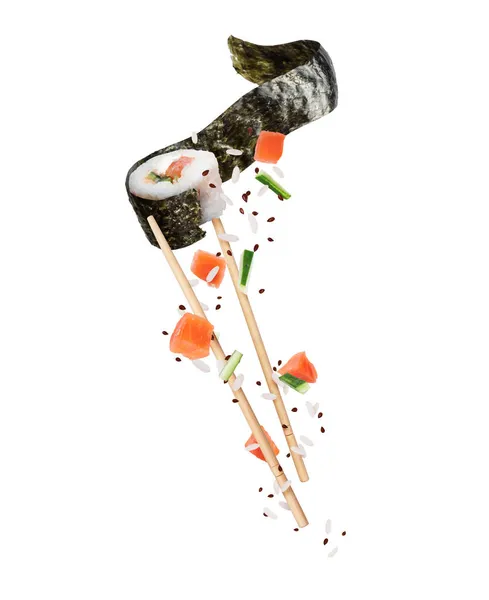 未包装的寿司卷三明治夹在筷子之间 配以特写 — 图库照片