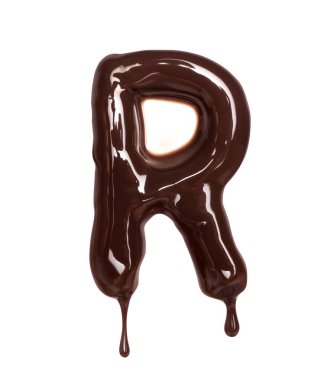 Latince R harfi beyaz arka planda izole edilmiş erimiş çikolatadan yapılır.