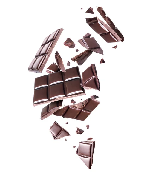白い背景に隔離された空気中のダークチョコレートのクラッシュバー — ストック写真