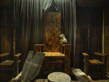 Viking döneminden kalma İskandinav kralının tahta tahtı.