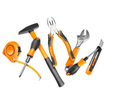 Beyaz arkaplanda yeni inşaat araçları