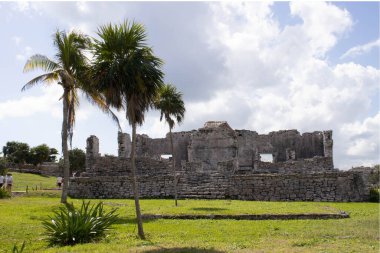 Antik Maya şehri Tulum, Meksika 'da çok ünlü bir Kolombiya öncesi medeniyet ve Maya Rivierası olarak bilinen Karayipler' in çoğu turistik ve seyahat için ideal bir yer..